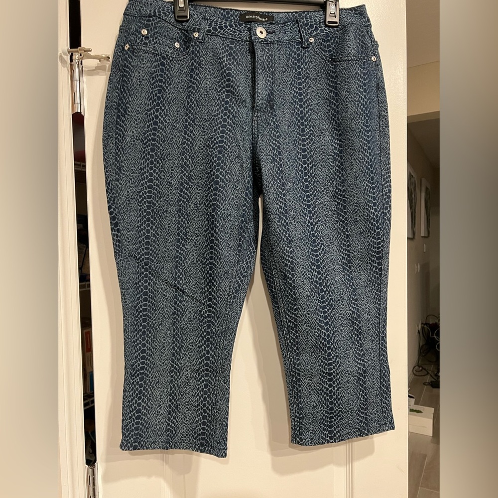 Ashley Stewart dark blue lightweight denim capris with reptile print